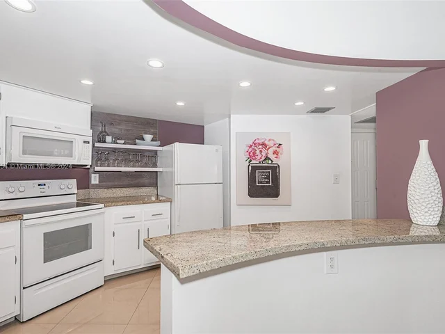 400 Leslie Dr # 1011, Hallandale Beach FL 33009