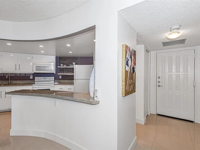 400 Leslie Dr # 1011, Hallandale Beach FL 33009