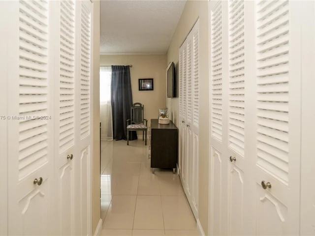 1024 SE 4th Ave # 405, Dania Beach FL 33004