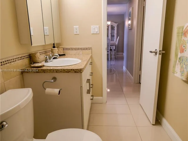 1024 SE 4th Ave # 405, Dania Beach FL 33004