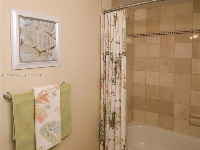 1024 SE 4th Ave # 405, Dania Beach FL 33004