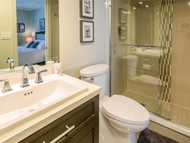 1024 SE 4th Ave # 405, Dania Beach FL 33004