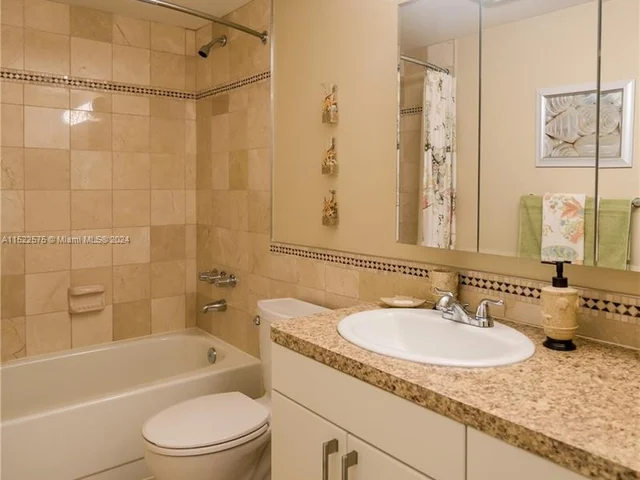 1024 SE 4th Ave # 405, Dania Beach FL 33004