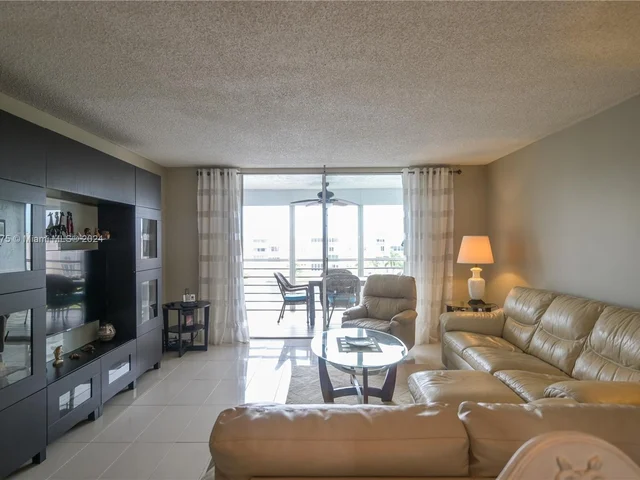 1024 SE 4th Ave # 405, Dania Beach FL 33004