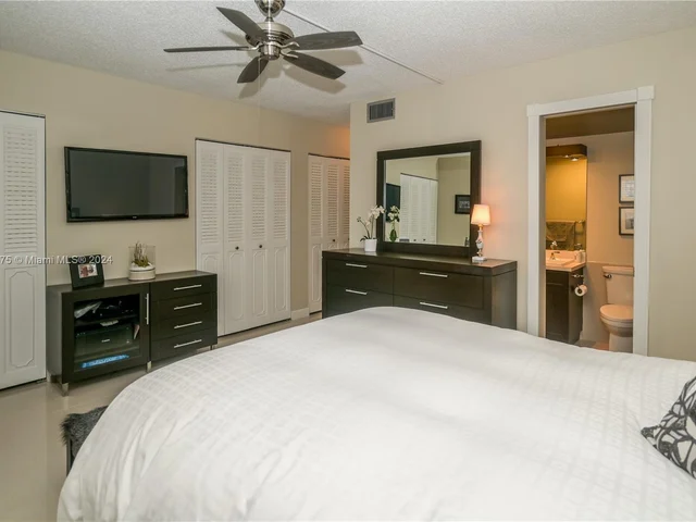 1024 SE 4th Ave # 405, Dania Beach FL 33004