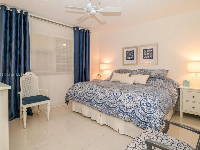 1024 SE 4th Ave # 405, Dania Beach FL 33004