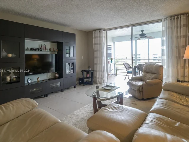 1024 SE 4th Ave # 405, Dania Beach FL 33004