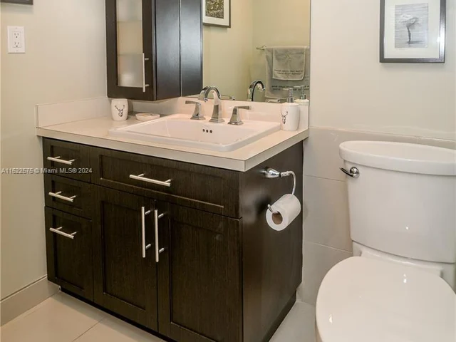 1024 SE 4th Ave # 405, Dania Beach FL 33004