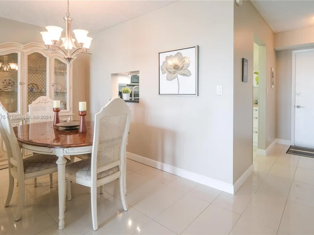 1024 SE 4th Ave # 405, Dania Beach FL 33004