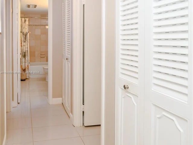 1024 SE 4th Ave # 405, Dania Beach FL 33004