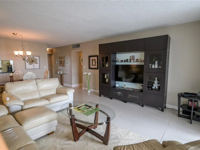 1024 SE 4th Ave # 405, Dania Beach FL 33004