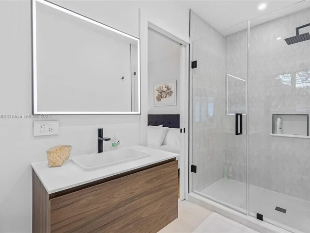 535 NE 50th Ter, Miami FL 33137