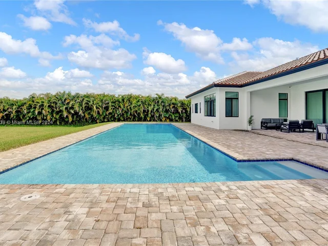 12361 NW 18th St, Plantation FL 33323