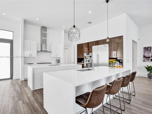 12361 NW 18th St, Plantation FL 33323