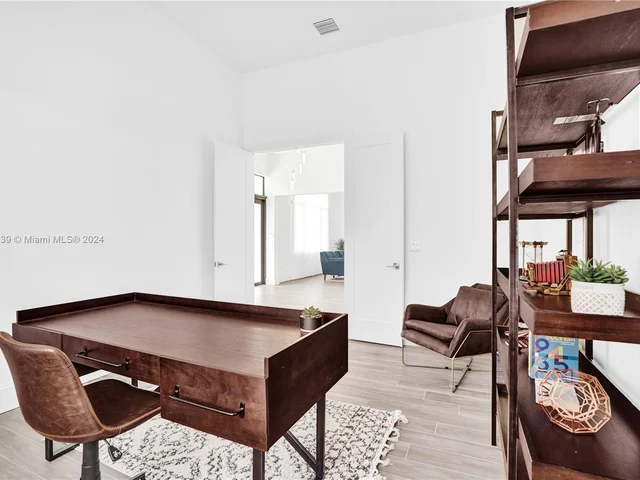 12361 NW 18th St, Plantation FL 33323