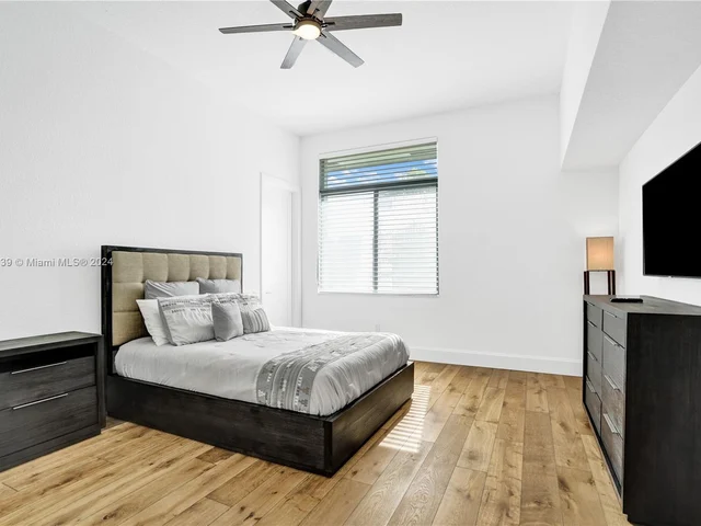 12361 NW 18th St, Plantation FL 33323