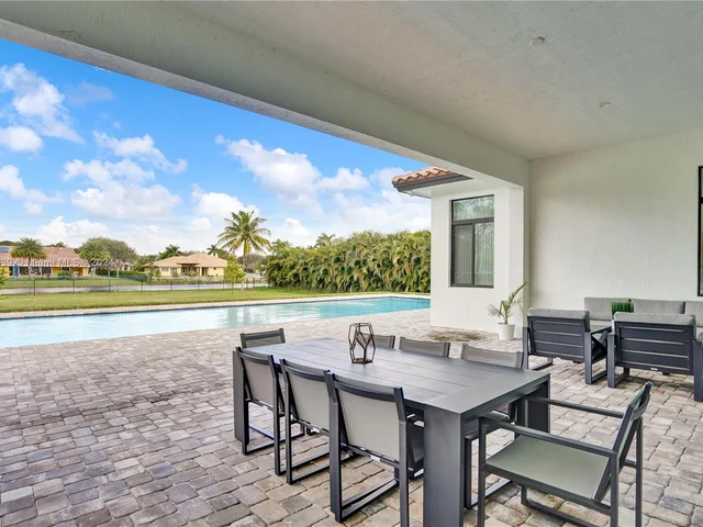 12361 NW 18th St, Plantation FL 33323