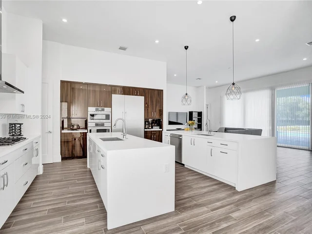 12361 NW 18th St, Plantation FL 33323