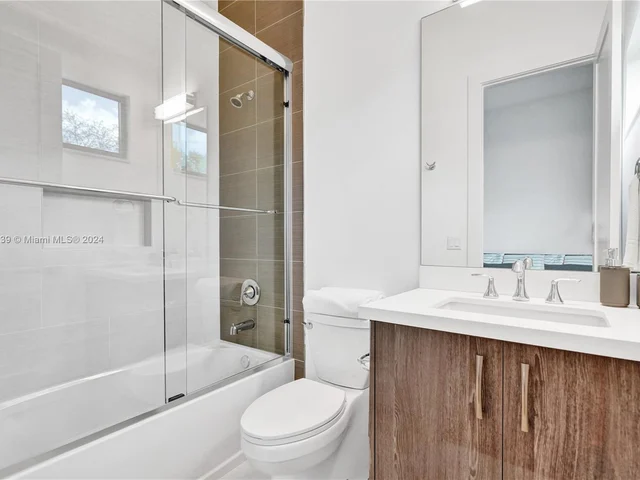 12361 NW 18th St, Plantation FL 33323