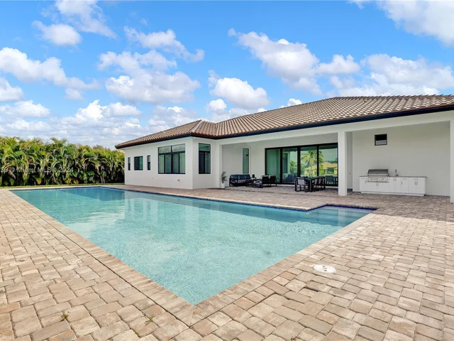 12361 NW 18th St, Plantation FL 33323