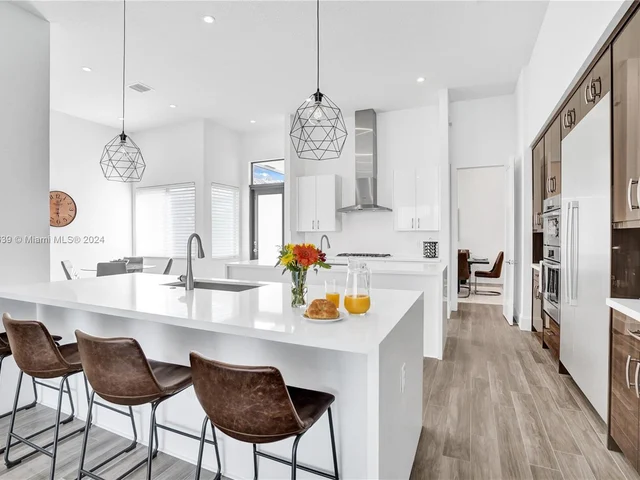 12361 NW 18th St, Plantation FL 33323