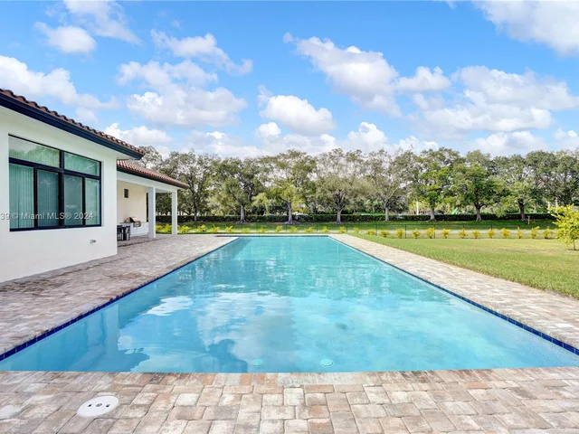 12361 NW 18th St, Plantation FL 33323