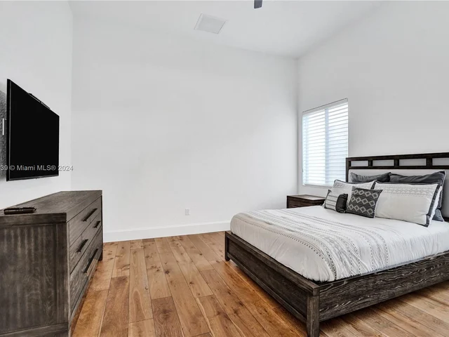 12361 NW 18th St, Plantation FL 33323