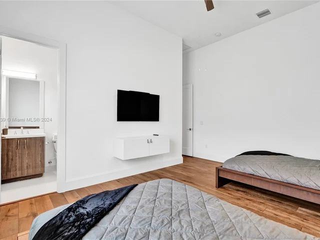 12361 NW 18th St, Plantation FL 33323