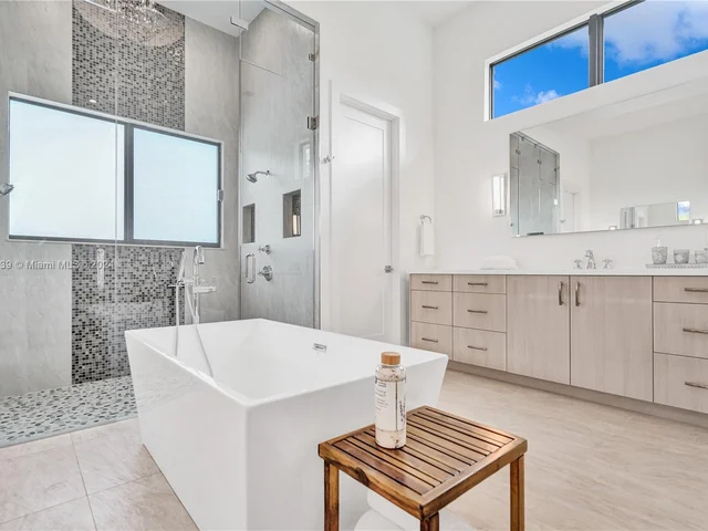 12361 NW 18th St, Plantation FL 33323