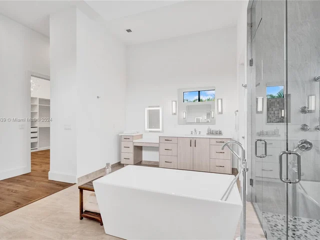 12361 NW 18th St, Plantation FL 33323