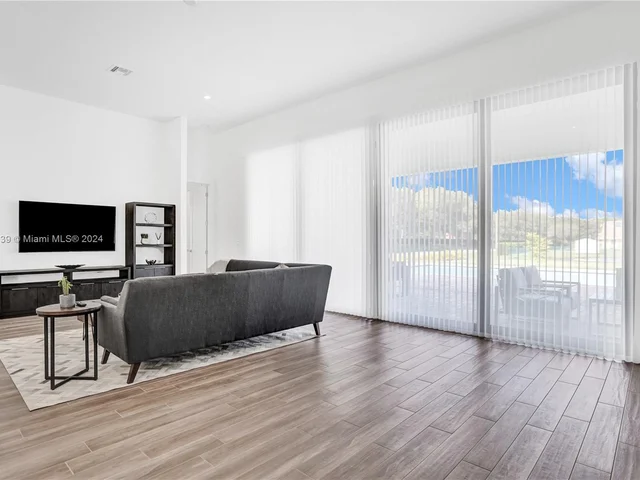 12361 NW 18th St, Plantation FL 33323