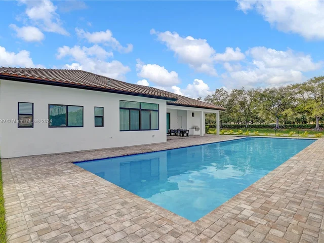 12361 NW 18th St, Plantation FL 33323