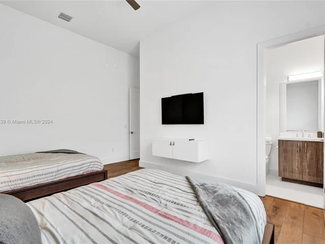 12361 NW 18th St, Plantation FL 33323