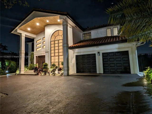 8462 NW 168th Ter, Miami Lakes FL 33016