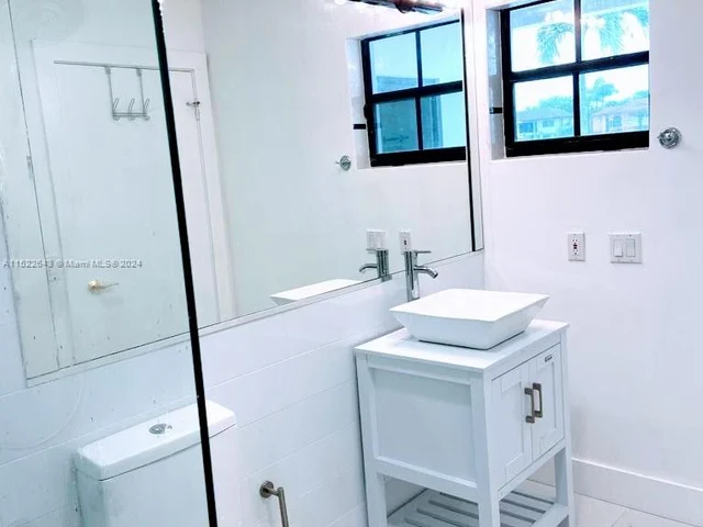 8462 NW 168th Ter, Miami Lakes FL 33016