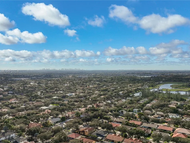 8462 NW 168th Ter, Miami Lakes FL 33016