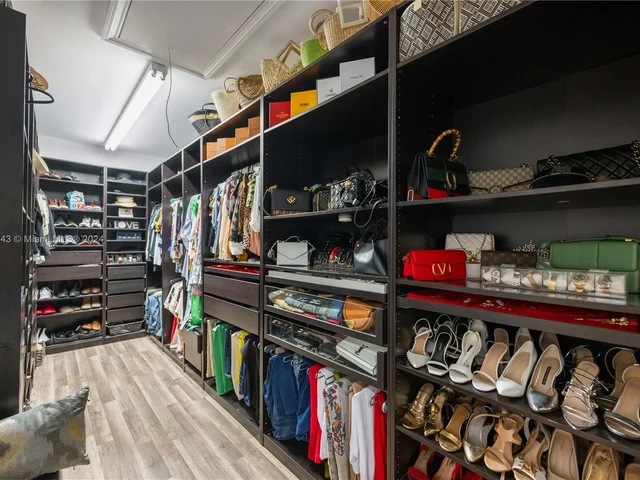 8462 NW 168th Ter, Miami Lakes FL 33016