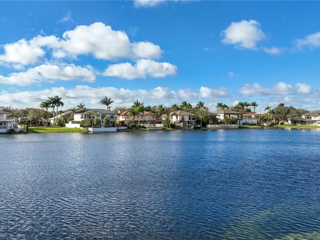 8462 NW 168th Ter, Miami Lakes FL 33016
