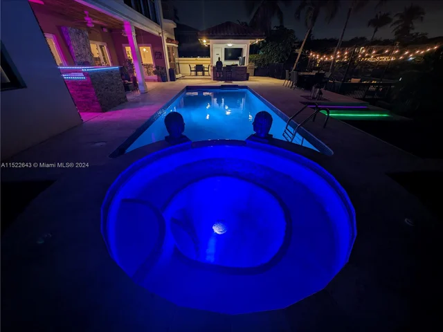 8462 NW 168th Ter, Miami Lakes FL 33016