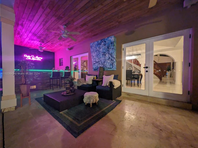 8462 NW 168th Ter, Miami Lakes FL 33016