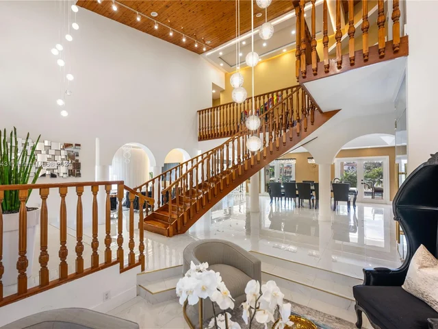 8462 NW 168th Ter, Miami Lakes FL 33016