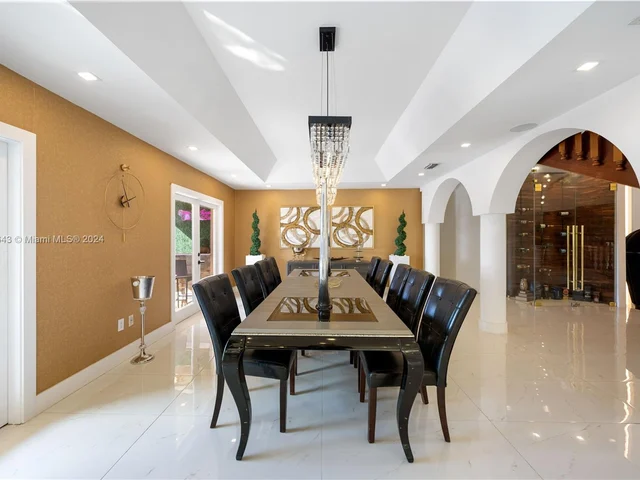 8462 NW 168th Ter, Miami Lakes FL 33016