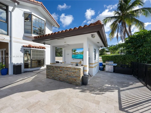 8462 NW 168th Ter, Miami Lakes FL 33016