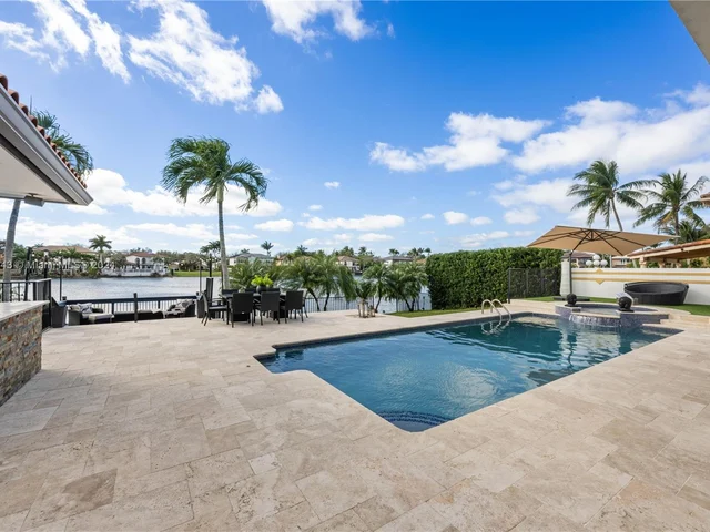 8462 NW 168th Ter, Miami Lakes FL 33016