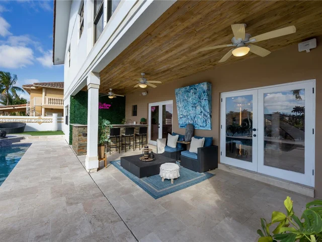 8462 NW 168th Ter, Miami Lakes FL 33016