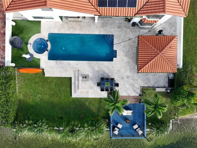 8462 NW 168th Ter, Miami Lakes FL 33016