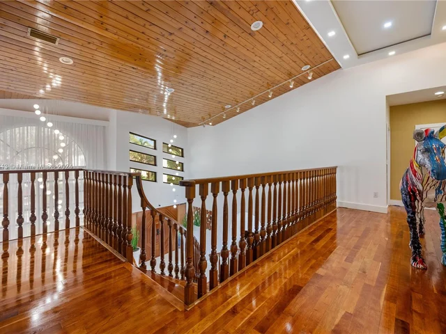 8462 NW 168th Ter, Miami Lakes FL 33016