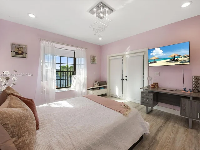 8462 NW 168th Ter, Miami Lakes FL 33016