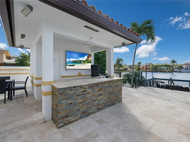 8462 NW 168th Ter, Miami Lakes FL 33016