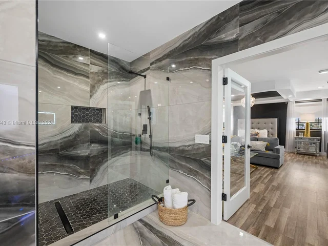 8462 NW 168th Ter, Miami Lakes FL 33016